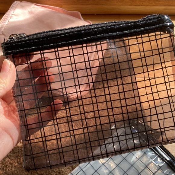 Bundle of assorted toiletry bags - Picture 10 of 14